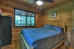 Fox Den Cabin with Invigorating Hot Tub!