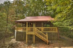 Fox Den Cabin with Invigorating Hot Tub!