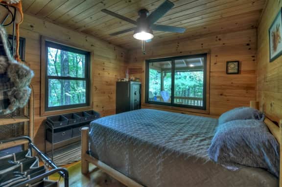 Fox Den Cabin with Invigorating Hot Tub!