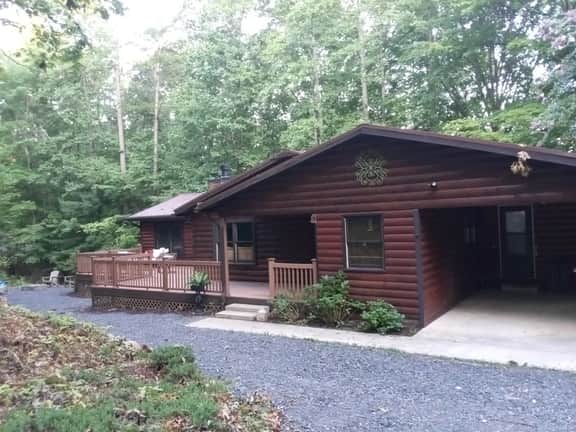 La La's Cabin Hot Tub Secluded Small Dog Friendly